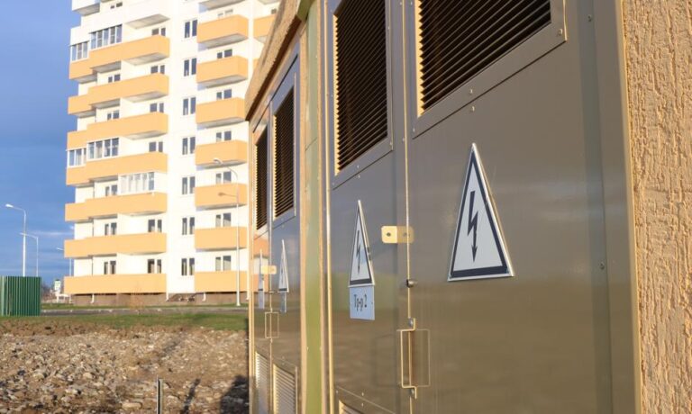 Według informacji uzyskanych przez "Rzeczpospolitą", spółdzielnie mieszkaniowe uzyskają uprawnienie do wieczystego użytkowania gruntów, których sytuacja prawna nie została uregulowana od czasów PRL. Koniec problemów z gruntami po PRL? Milion Polaków odetchnie z ulgą - INFBusiness