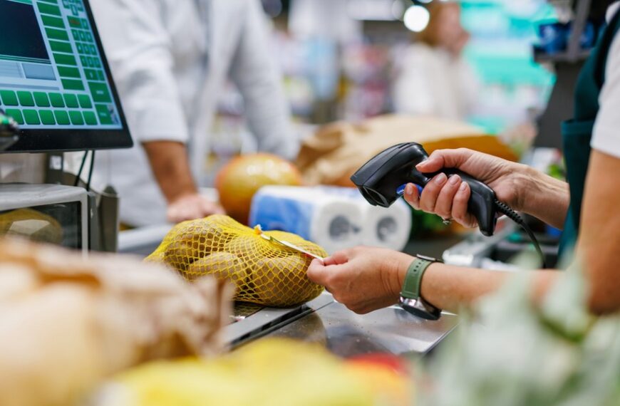 Polskie ceny artykułów powszechnego użytku. Analitycy prognozują fluktuacje.