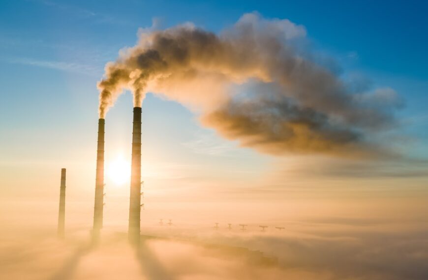 Transformacja energetyczna w Europie nabiera tempa. Boom na OZE i energię jądrową.