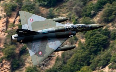 Нищівний удар по об’єктах. В Повітряних силах відзначили дієвість винищувача Mirage 2000…