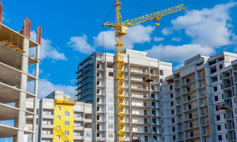 Branża budowlana aktywna zimą. Nowe inwestycje i lokale mieszkalne na rynku. - INFBusiness
