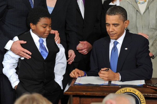 Rozpoczyna się otwarty nabór do Obamacare, ale koszty rosną drastycznie