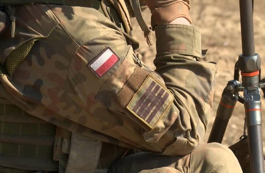 Polaków opinie o przymusowym wojsku ulegają zmianie. Aktualne badanie opinii publicznej.