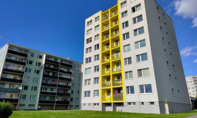 Przed zmianą adresu zamieszkania, 47% Polaków analizuje poziom bezpieczeństwa w lokalizacji, gdzie planują się osiedlić. Okazuje się to dla nich istotniejsze niż wartość nieruchomości czy dostępność udogodnień – tak wynika z opracowania Otodom. Dla 41% osób poczucie bezpieczeństwa łączy się z chęcią sąsiadów do interwencji w razie wystąpienia problemu. Bezpieczna dzielnica cenniejsza niż koszt mieszkania. Nowe ustalenia. - INFBusiness