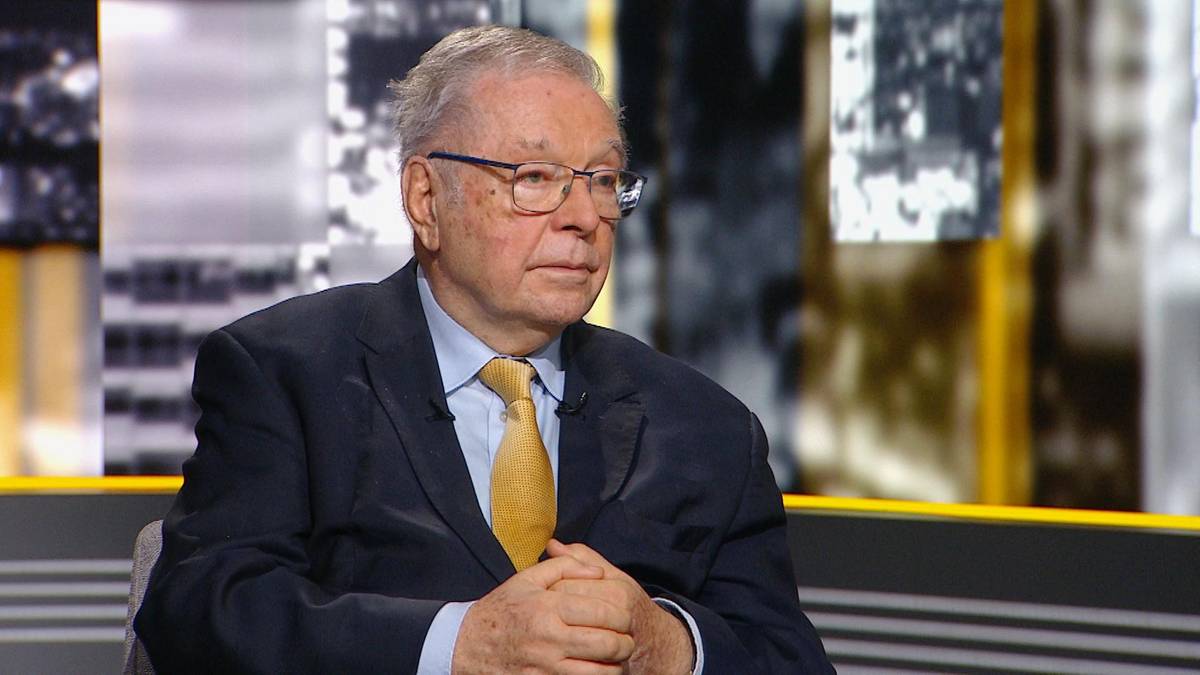 - Czuję się poszkodowany przez minione osiem lat sprawowania władzy, które odebrały mi szansę na tworzenie dzieł filmowych - oświadczył Krzysztof Zanussi w audycji "Najważniejsze pytania". Twórca filmowy nadmienił również, że nasz kraj jest wystawiony na "instynkt samozniszczenia", który niegdyś w dziejach już nas dotknął. Krzysztof Zanussi o rządach PiS. "Jestem ofiarą"