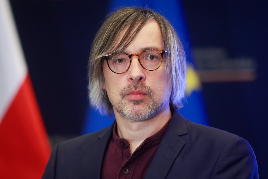 We wtorek w stolicy Belgii zapadnie rozstrzygnięcie odnośnie do założenia klimatycznego dla Unii Europejskiej na rok 2040. Celem jest zminimalizowanie do tego czasu emisji CO2 w krajach członkowskich o 90% w porównaniu z rokiem 1990. Polska wyraża niezgodę na tak śmiałą redukcję emisji, lecz nie posiada wystarczającego wsparcia, aby odrzucić nowe założenie klimatyczne. W związku z tym poszukuje strategii mających na celu ochronę konkurencyjności krajowej gospodarki. Wiceminister klimatu i środowiska Krzysztof Bolesta