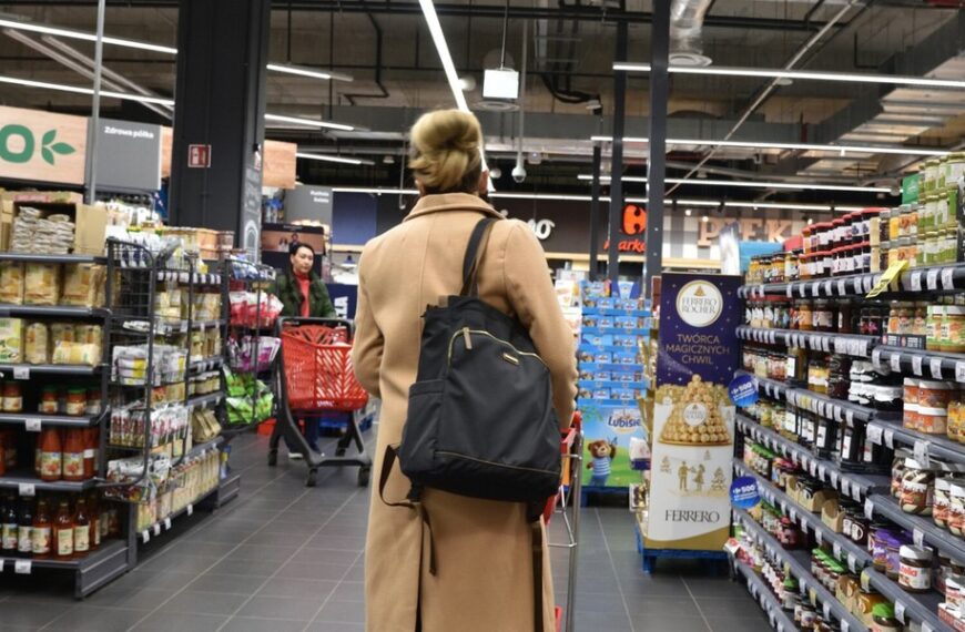 Ostatni rok bez podwyżek? Naciski w USA i Europie narastają.