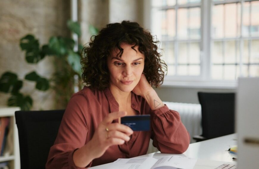 Sztuczna inteligencja wkracza tam, gdzie wzrasta zagrożenie.