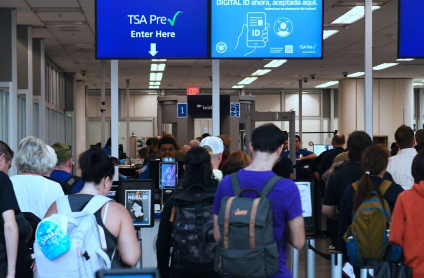 Paraliż lotnisk w USA: Tysiące odwołań z powodu sporu o płace kontrolerów.…