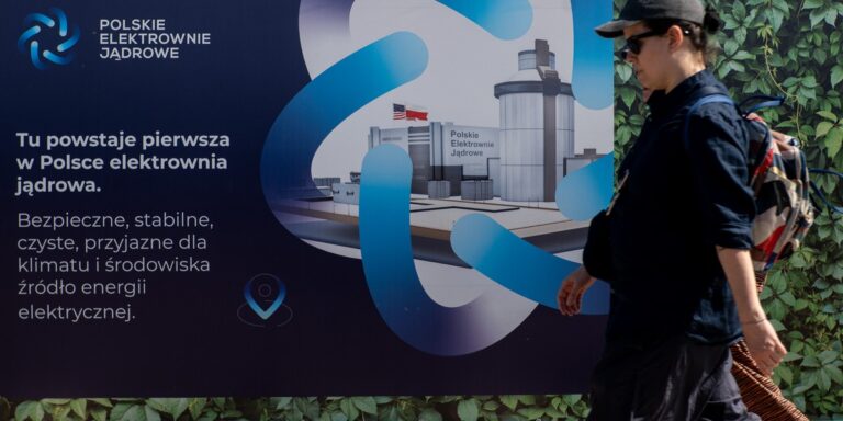 Konstrukcja siłowni atomowej na Pomorzu, za którą odpowiada firma Polskie Elektrownie Jądrowe (PEJ), jest pilnie obserwowana przez sektor budowlany. Ministerstwo Energii (ME), PEJ i amerykański Bechtel zapewniają, że przykładają znaczną wagę do uczestnictwa polskich dostawców i wykonawców w tej inwestycji. Decydujące znaczenie w tej kwestii będzie miała aktualnie negocjowana umowa. Atom z Turkami i Koreą? Niepokój firm budowlanych - INFBusiness