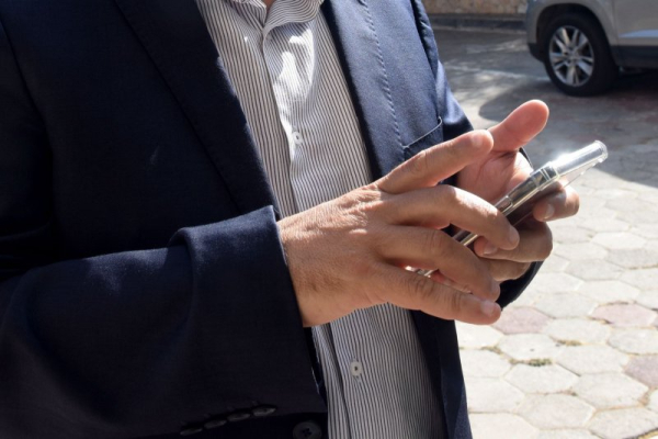 Badania wykazały korzyści z wysyłania SMS-ów do terapeuty