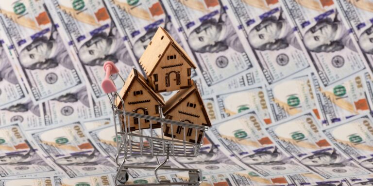 Mówiąc o kondycji ekonomicznej Stanów Zjednoczonych, ekonomiści, eksperci od rynków i decydenci polityczni zazwyczaj akcentują, że rzetelny wgląd w sytuację daje dopiero obszerna, całościowa ocena. Twierdzą, że jedynie analizując dane zbiorcze, można oszacować, w jakim kierunku podąża ekonomia. Niemniej jednak tak rozległa perspektywa może zamaskować ważne procesy mające miejsce w tle. Niekiedy nawet osoba prezentująca się okazale może mieć bardzo wysoki poziom cholesterolu. Stany Zjednoczone: Wskaźniki bez zmian, spowolnienie gospodarcze. Siedem sektorów w niebezpieczeństwie. - INFBusiness