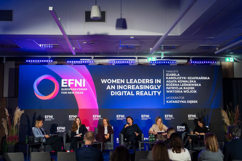 Nowe technologie nie tylko podnoszą wydajność firm, ale także upraszczają i demokratyzują dostęp do informacji oraz edukacji. Ich implementacja to okazja do zniwelowania nierówności na rynku pracy. Debata o przywództwie kobiet na Europejskim Forum Nowych Idei