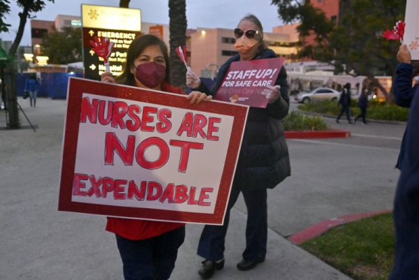Badania pokazują, że zatrudnianie większej liczby pielęgniarek prowadzi do poprawy warunków w…