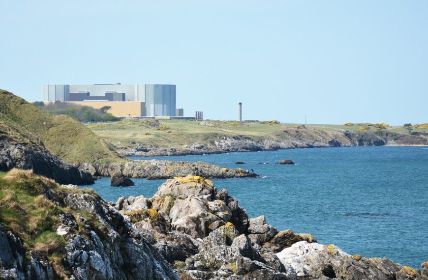 Brytania inwestuje w miniaturowe reaktory. Nowa siłownia atomowa w Walii