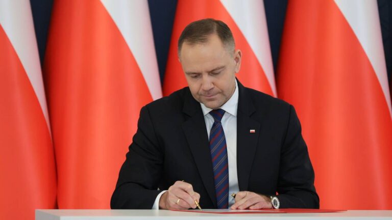 Gdyby ponowne głosowanie w wyborach prezydenckich, z udziałem tych samych konkurentów, miało miejsce teraz - ponownie triumfowałby Karol Nawrocki - to rezultat sondażu Opinia24 dla tygodnika "Polityka". Po upływie pierwszych stu dni sprawowania urzędu prezydenta, ponad 53 proc. uczestniczących w badaniu ocenia go jako "dobrego" i "bardzo dobrego". Druga runda wyborcza dziś? Sondaż preferencji dla Nawrockiego i Trzaskowskiego. - INFBusiness