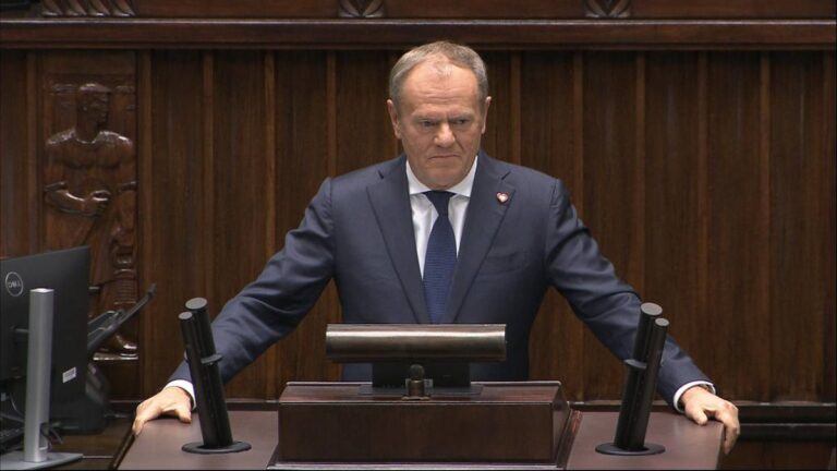 - Intensywne działania formacji i prokuratury umożliwiły identyfikację osób odpowiedzialnych za czyny sabotażu. To obywatele Ukrainy, którzy kooperowali z Rosją - oznajmił w Sejmie Donald Tusk podczas specjalnej przemowy w sprawie działań dywersyjnych na sieci kolejowej. - Te osoby wyjechały z Polski - zakomunikował premier. Tusk: Zidentyfikowano winnych sabotażu - INFBusiness