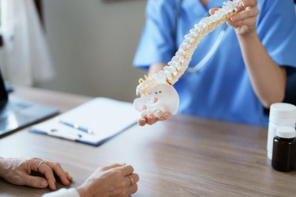 <p> Japońscy naukowcy testują zaskakującą, małoinwazyjną metodę naprawy złamań kręgosłupa. Komórki macierzyste z tkanki tłuszczowej mogą naprawić złamania kręgosłupa - INFBusiness