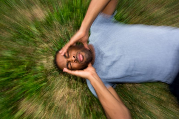 <p> Chcesz uniknąć migren? Trzymaj się nudnej rutyny, sugeruje nowe badanie. Ryzyko migreny związane z zaburzeniami codziennej rutyny - INFBusiness