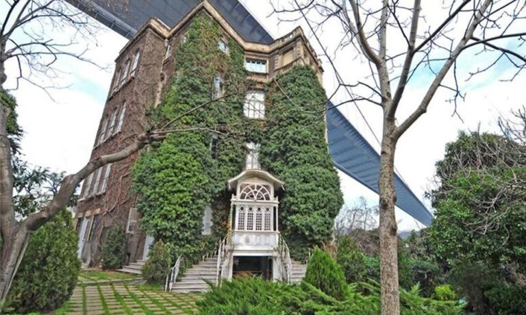 Rezydencja pod mostem warta setki milionów. Europejski adres, azjatycka panorama. - INFBusiness