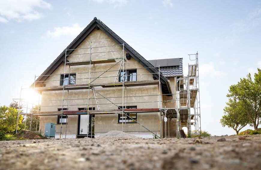 Budowa: Zawiadomienie zamiast decyzji. Lista przedsięwzięć rośnie.