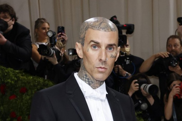 Znani urodzeni 14 listopada: Travis Barker, Devonta Smith