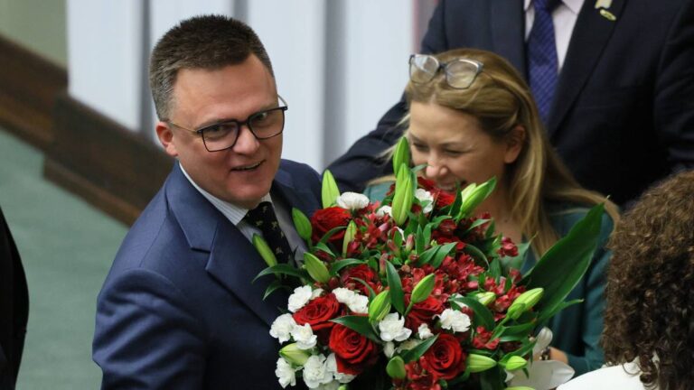 Sejmowy marszałek żegnany z opiniami podzielonymi. Polacy mają różne zdania o Hołowni. - INFBusiness
