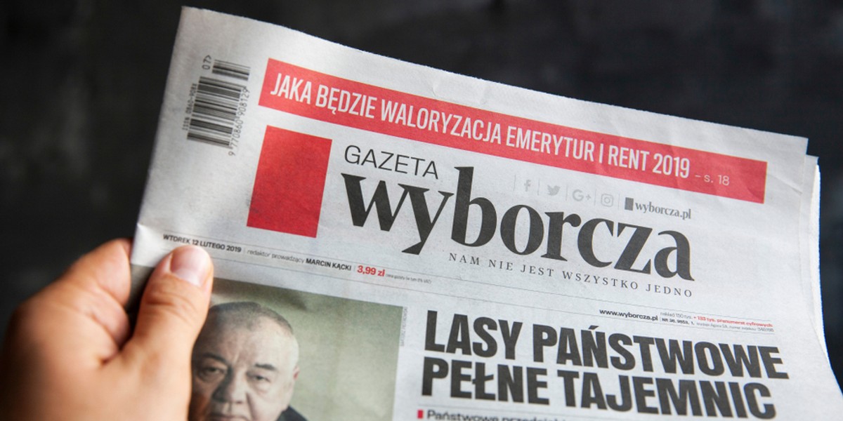 „Wyborcza” kończy działalność poligraficzną i zwalnia pracowników. Tyle ludzi jest na ulicy.