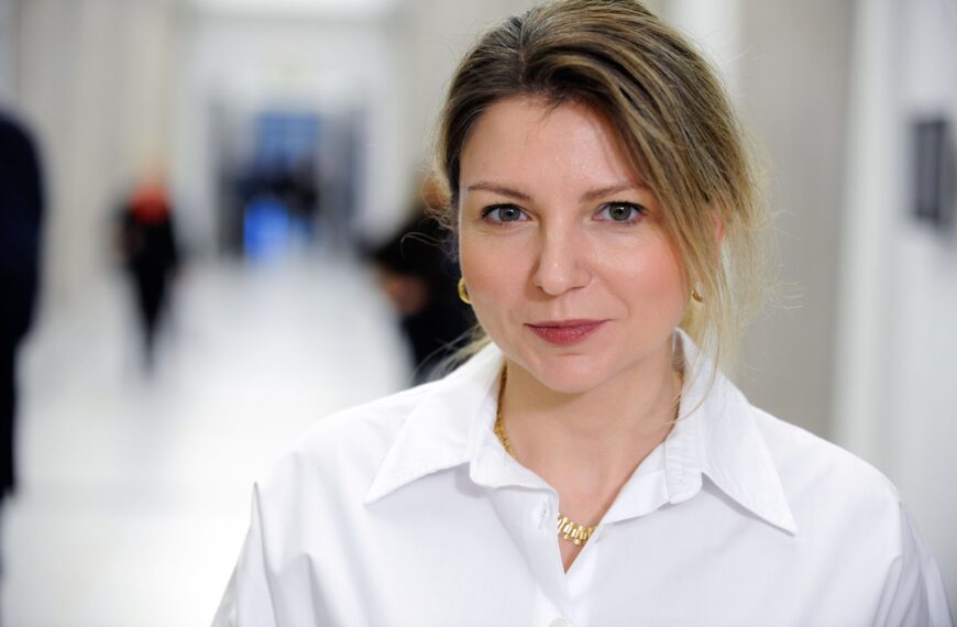 Media społecznościowe od szesnastki? Parlament debatuje nad korektą regulacji.