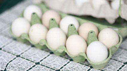 Duża sieć podjęła decyzję w sprawie jajek z chowu klatkowego