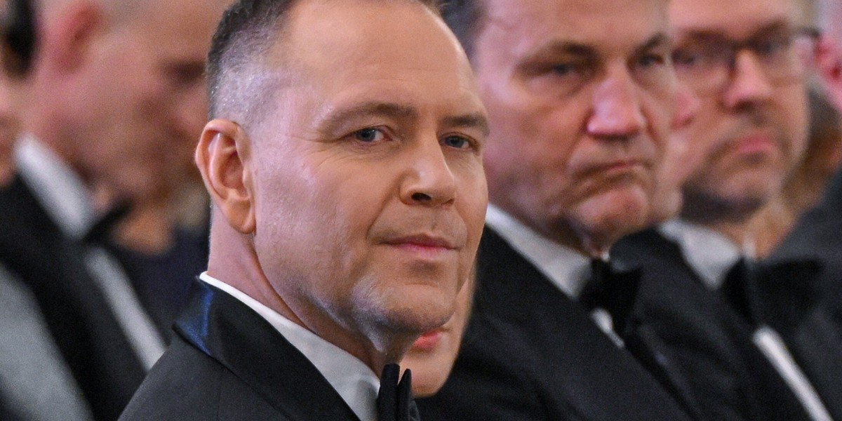 Prezydent Karol Nawrocki (po lewej) i szef MSZ Radosław Sikorski (w środku) na spotkaniu noworocznym z szefami misji dyplomatycznych akredytowanymi w Rzeczypospolitej Polskiej