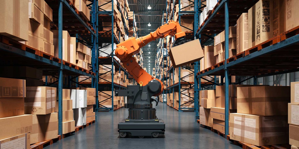 Systemy WMS muszą dziś sprostać różnym modelom biznesowym – od szybkiej wysyłki jednostkowych zamówień po złożone operacje B2B i produkcyjne