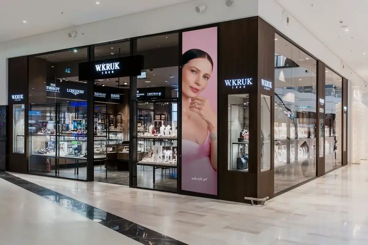 W.Kruk kupuje Lilou. Szczegóły transakcji. Na zdjęciu salon W.Kruk w centru handlowym.