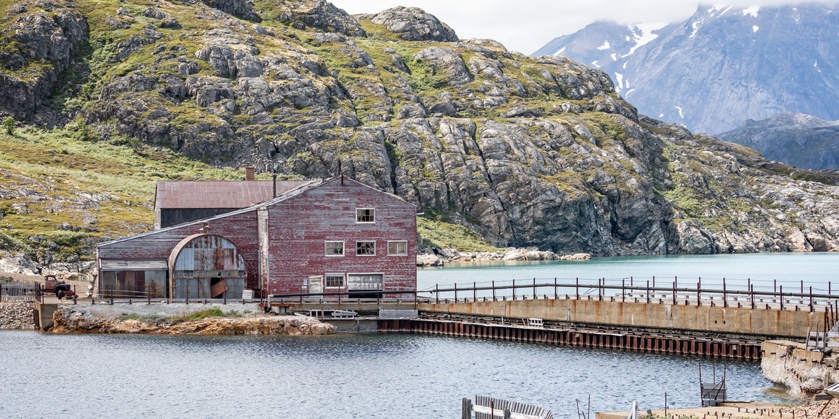 Opuszczone budynki kopalni Kriolitu w Ivittuut, Grenlandia