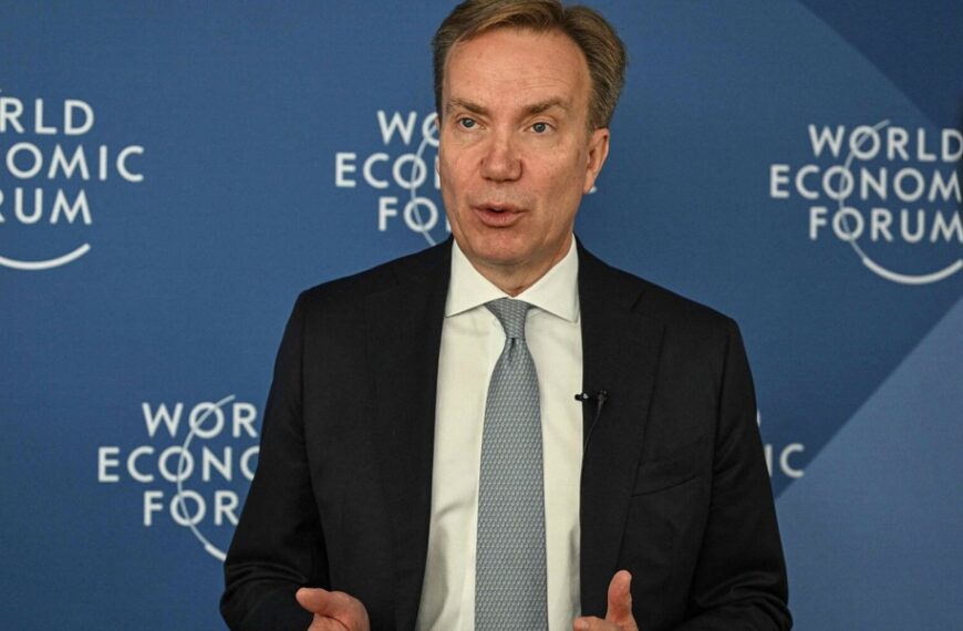 Epstein: Skandal kosztuje posadę dyrektora prestiżowej imprezy.