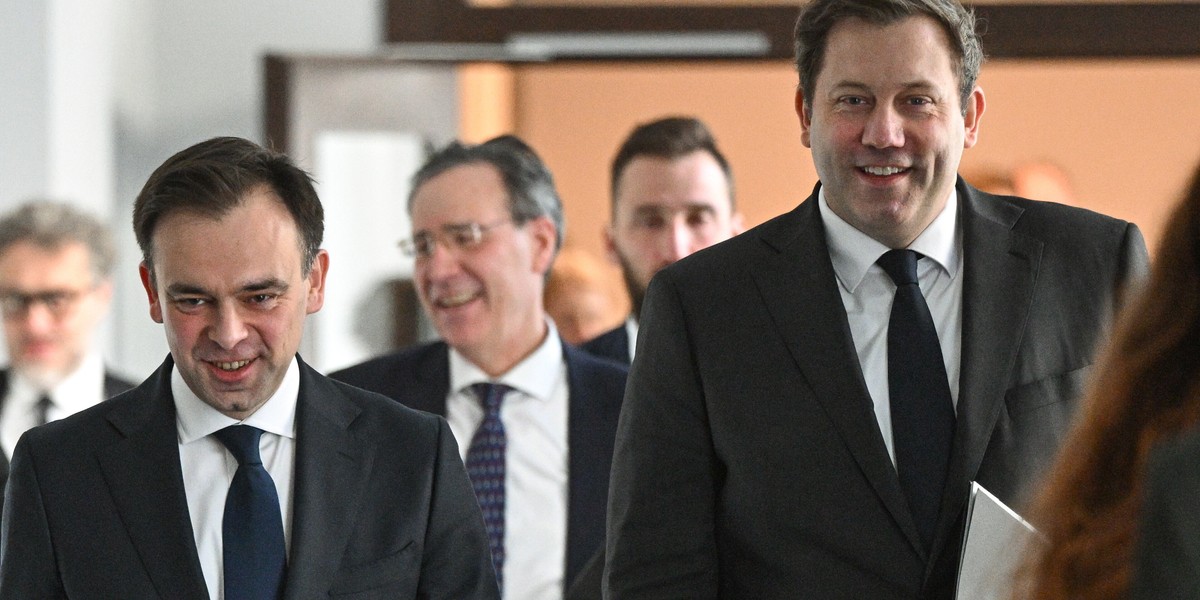 Minister finansów i gospodarki Andrzej Domański i wicekanclerz, minister finansów Niemiec Lars Klingbeil po spotkaniu w Ministerstwie Rozwoju i Technologii w Warszawie, luty 2026