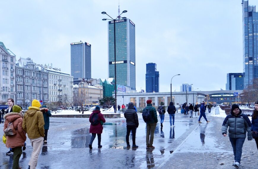 Warszawa zyskała uznanie inwestorów. Awansowała do grona liderów rankingu miast.