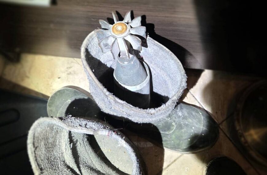 Dostawca poczty zaniepokojony dziwnym “ozdobnikiem”. Powiadomił stróżów prawa.