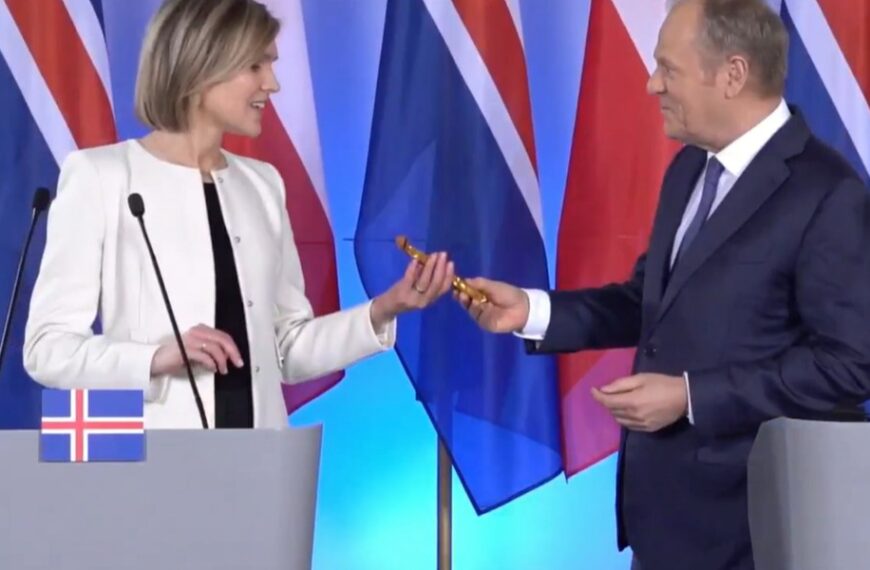Tusk daje Prince Polo szefowej islandzkiego rządu. Znamy przyczynę.