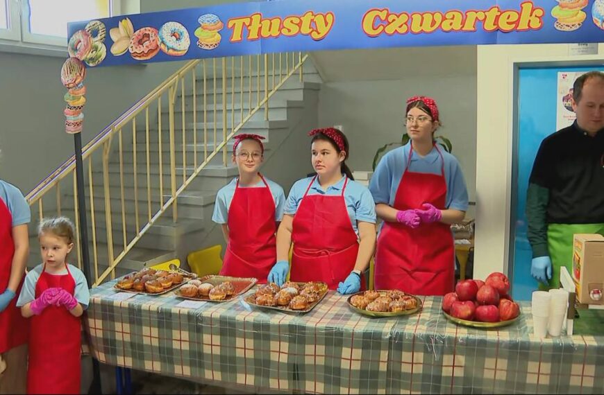 Szkolny jarmark pączkowy – sukces ponad miarę! “Produkcja nie daje rady”