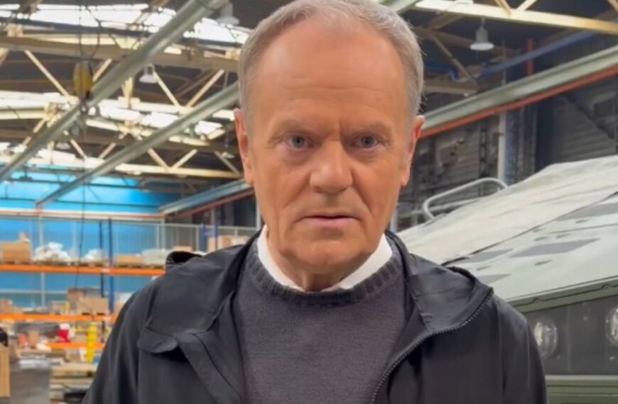 Zrozumiano, betonowe umysły? Tusk ujawnia film z Huty Stalowa Wola.