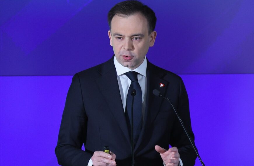 Szef resortu finansów odparł premierowi Tuskowi: “Podejmuję się tego”.