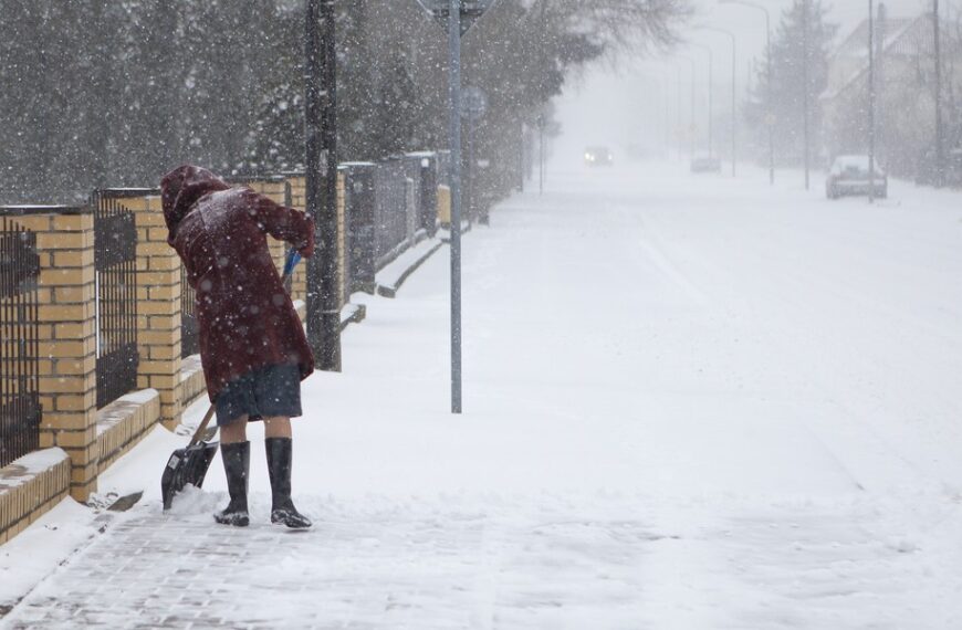 Chodniki zimą: Sędzia Manowska za nowymi zasadami.
