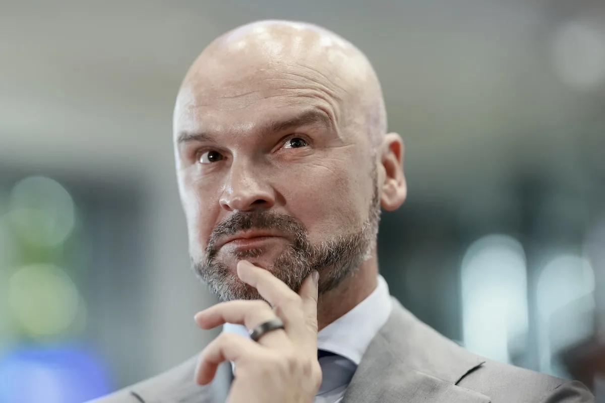 Inpost na sprzedaż. Na zdjęciu zbliżenie na twarz Rafała Brzoski, właściciela InPost.