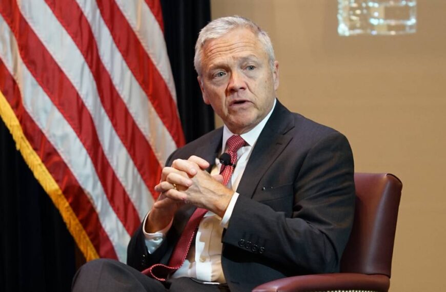 Spadek zaufania do Ameryki. Polacy o sporze z Czarzastym