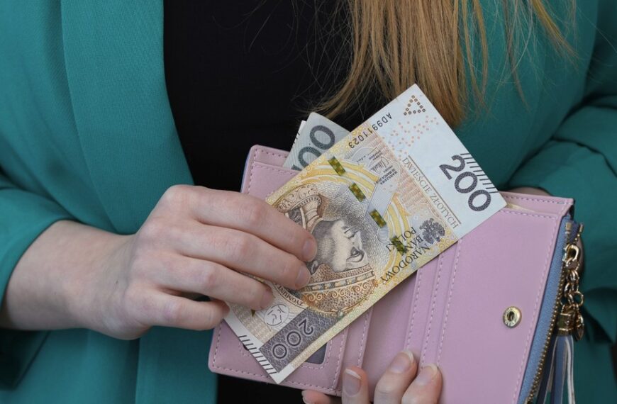 Prywatne pożyczki w Polsce: Umiarkowany wzrost i rozwaga pożyczkodawców