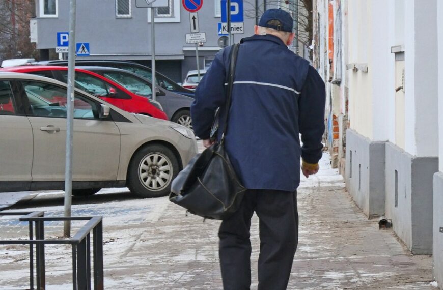 Europa odchodzi od korespondencji tradycyjnej. Czy to przyszłość dla Poczty Polskiej i doręczycieli?