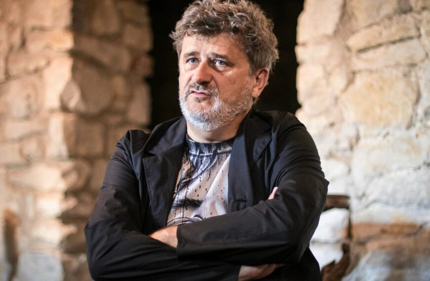 Palikot wyprzedaje alkohol. Zapasy liczą tysiące sztuk.