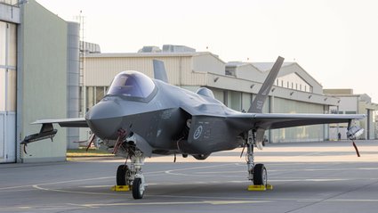 Polska nie oszczędza na tanim dolarze. "To wynika ze strachu urzędników"