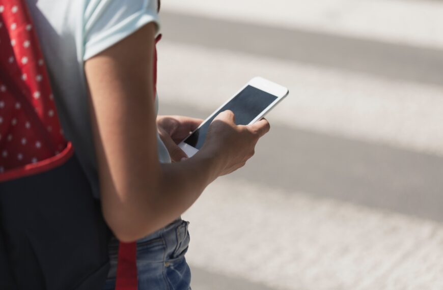 Polska za restrykcjami w sieci. Silne przyzwolenie na blokadę do lat 15.